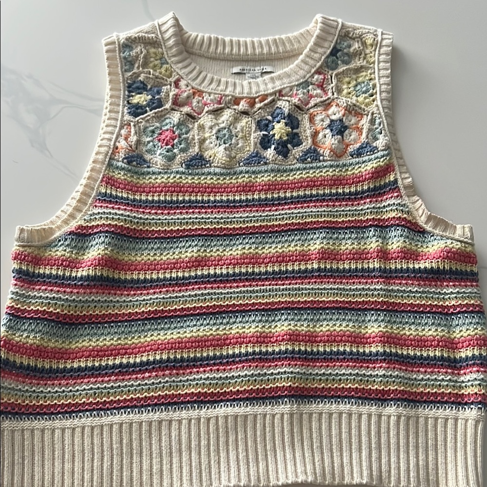 American Eagle Outfitters Cream and Red Crew Neck Sweater